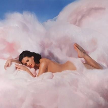Katy Perry auf rosa Wolke
