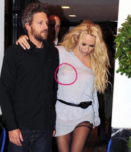 Nippelalarm bei Pamela Anderson