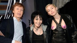 Paul McCartney und Joan Jett machten Bekanntschaft mit Mileys Brüsten